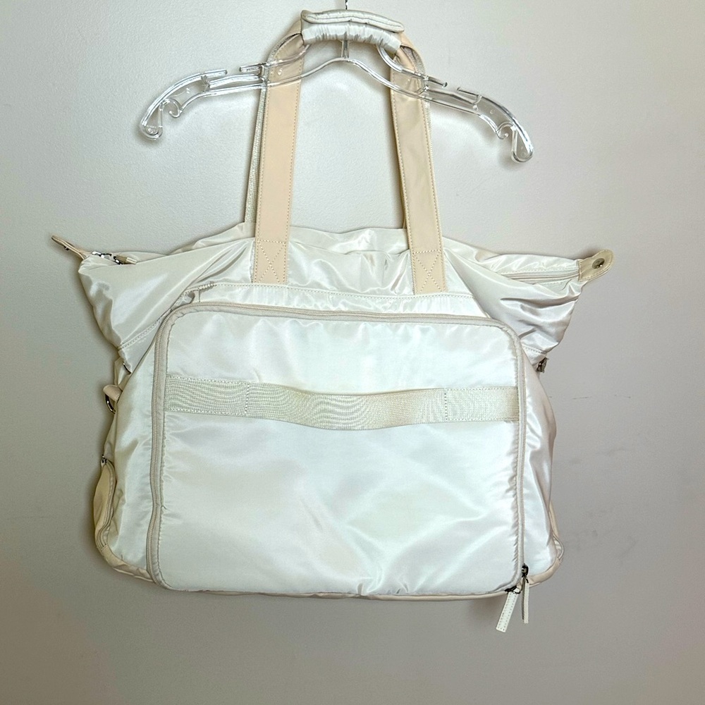 NWT Amazon Cream Weekender Bag with Soft Structure and Versatile Design - Picture 5 of 12